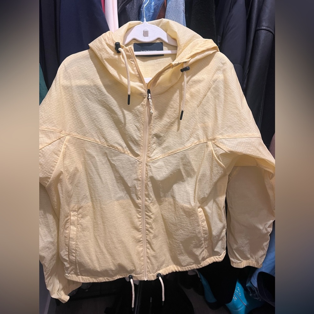 Rain/wind jacket (never worn) from Peak Performance store in Oslo in yellow